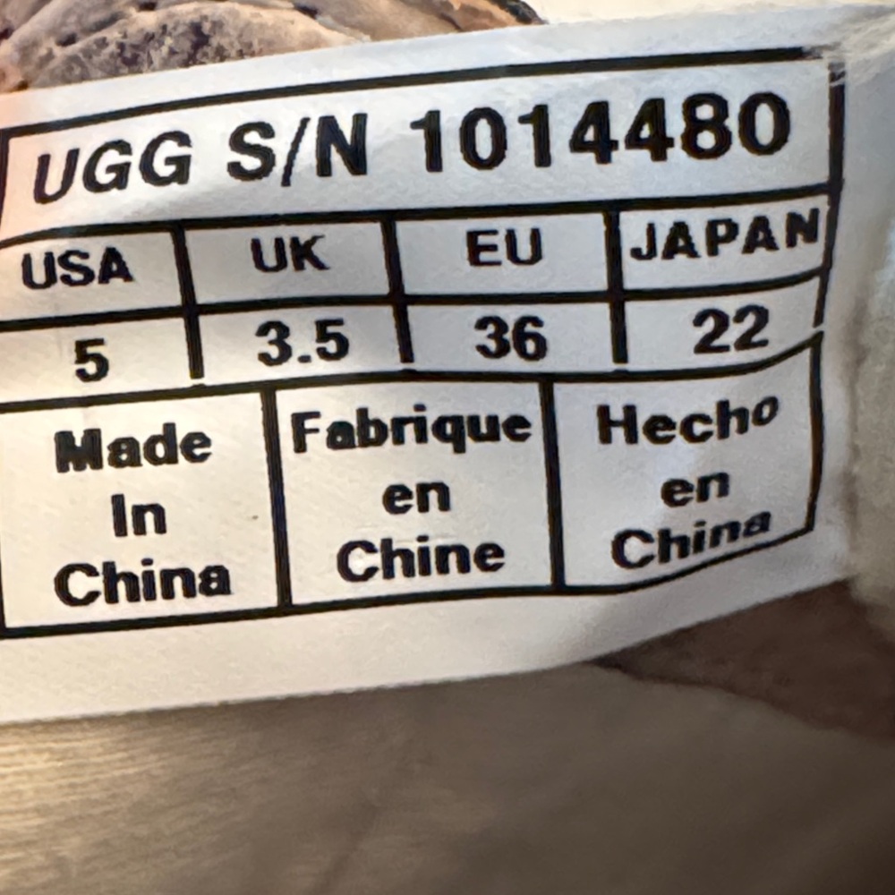 UGG Deaven Ladies Black and Shearling Trainers Sz 5 (36) - Picture 9 of 9